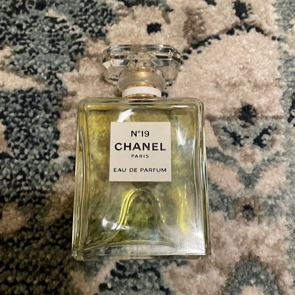 Classic Chanel No.19 3.4 fl oz. 100ml